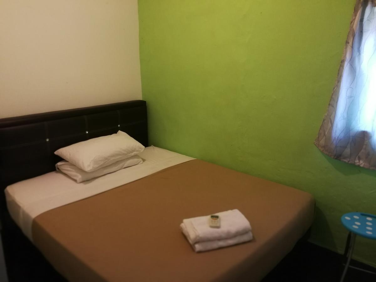 Monkey Motel Cafe Malacca Bagian luar foto