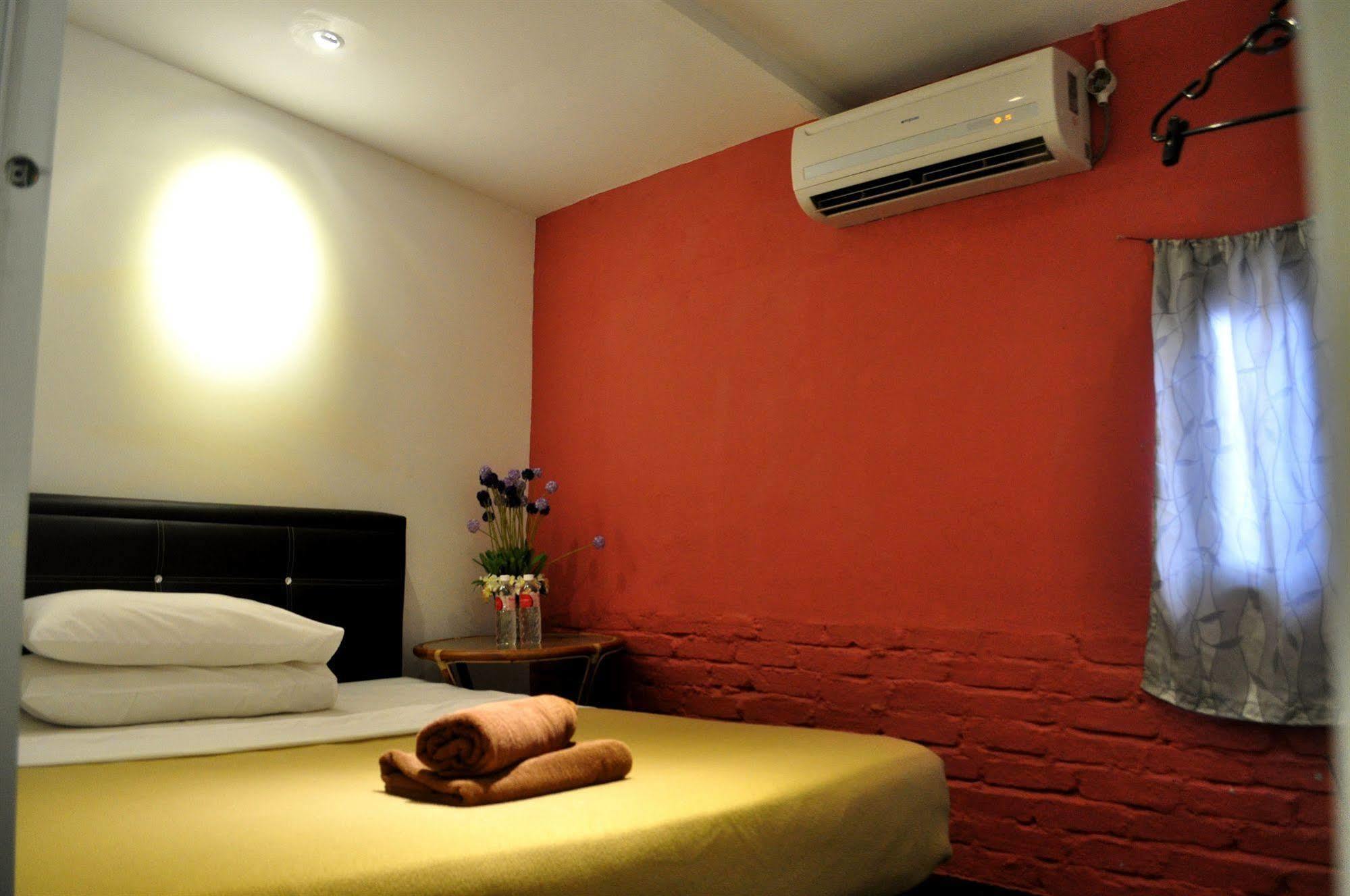 Monkey Motel Cafe Malacca Bagian luar foto