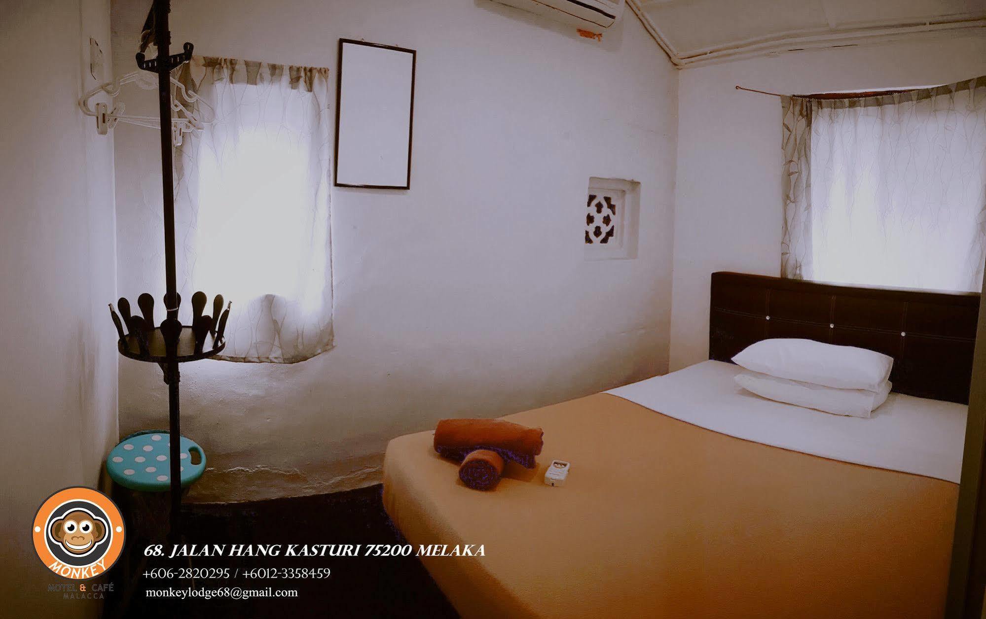Monkey Motel Cafe Malacca Bagian luar foto