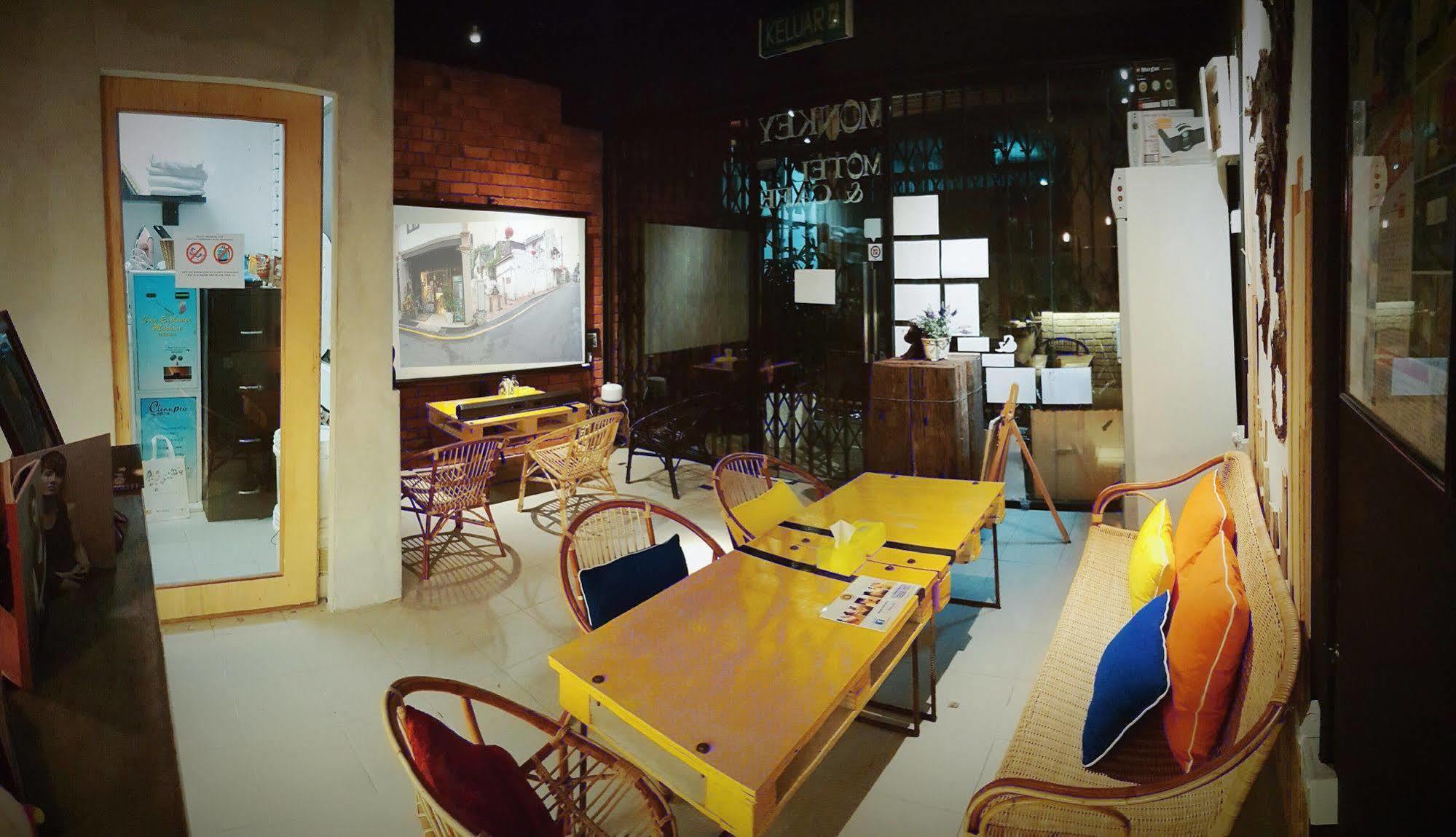 Monkey Motel Cafe Malacca Bagian luar foto