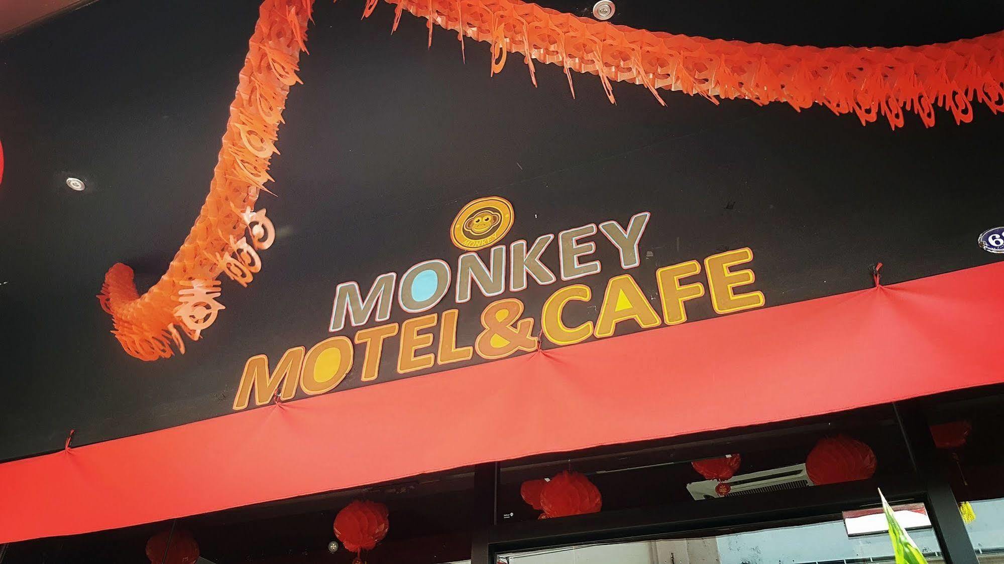 Monkey Motel Cafe Malacca Bagian luar foto